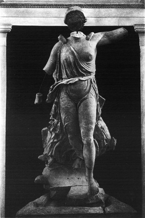 Statue of Niké, by Paeonius Statue of Niké, by Paeonius